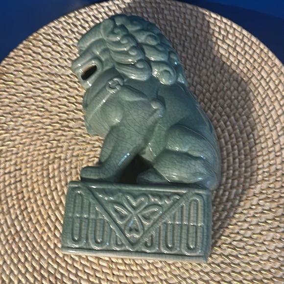 Vintage Fu Dog Ceramic Statuette with Celadon Green Crackle Finish 10.5” - Picture 6 of 6